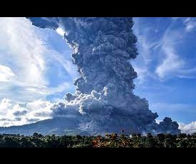 Десятки пострадавших и один погибший в результате извержения вулкана в Индонезии